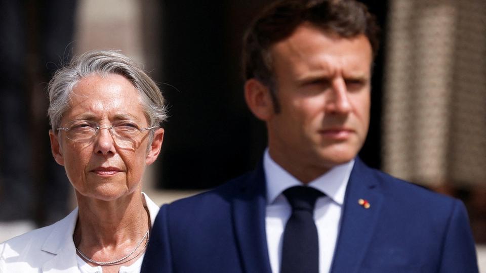 Réforme des retraites : un premier point de désaccord se dessine-t-il entre Emmanuel Macron et Elisabeth Borne ?