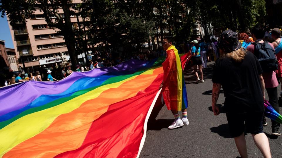 Affaire Cayeux : des associations LGBT boycottent le «dîner des fiertés» du gouvernement