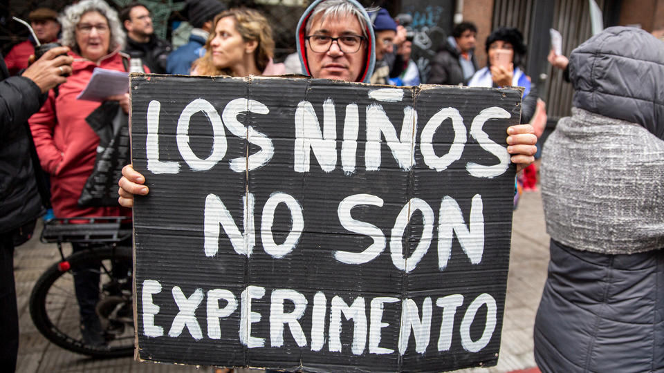 Covid-19 : la justice uruguayenne ordonne la «suspension immédiate» de la vaccination des enfants