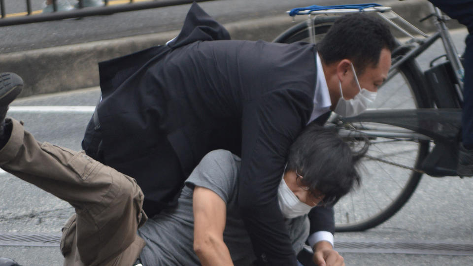 Mort de Shinzo Abe : qui a tiré sur l'ancien Premier ministre du Japon ?