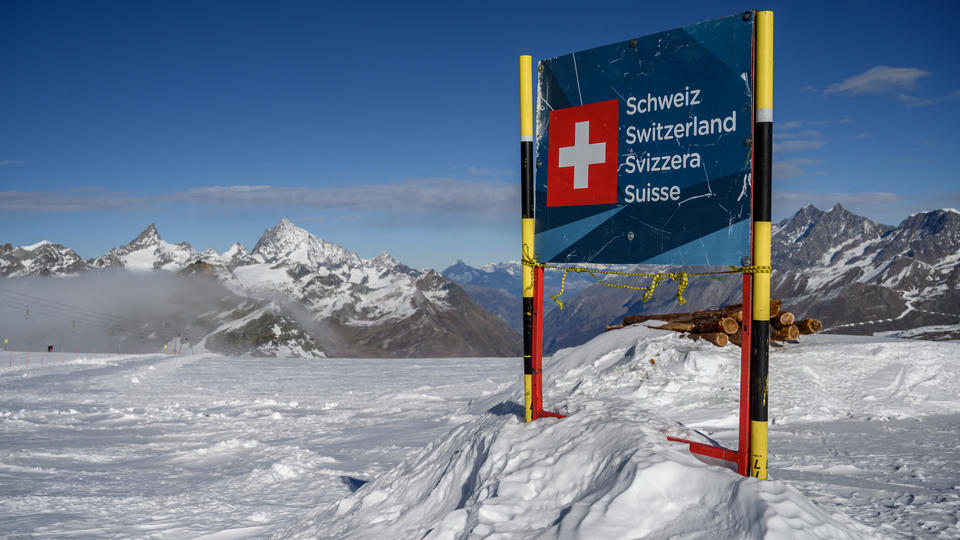Alpes : la fonte du glacier du Théodule redessine la frontière entre la Suisse et l'Italie