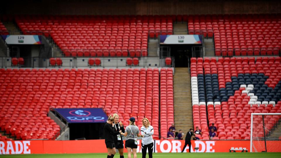 Euro féminin de football : le prince William et sa fille Charlotte encouragent les «Lionesses» d'Angleterre pour la finale (vidéo)