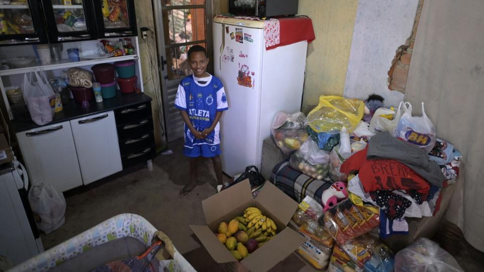 Brésil : un enfant appelle la police parce qu'il n'a plus rien à manger, tout le pays se mobilise