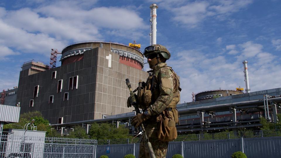 Guerre en Ukraine : Zaporijjia, la plus grande centrale nucléaire d'Europe, à nouveau bombardée