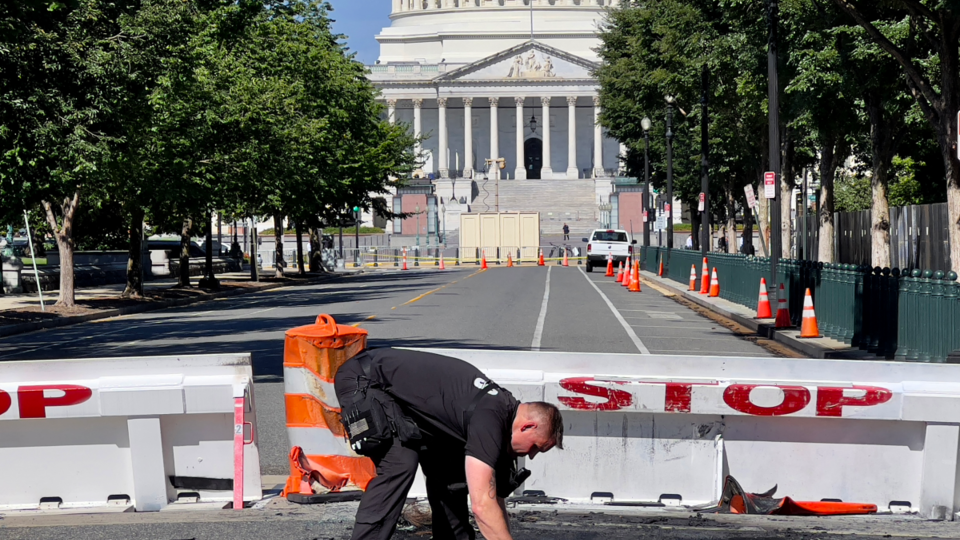 Etats-Unis : un homme se suicide après avoir foncé dans une barricade près du Capitole