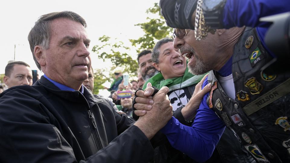 Brésil : altercation entre le président Jair Bolsonaro et un Youtuber qui l'insulte et filme la scène