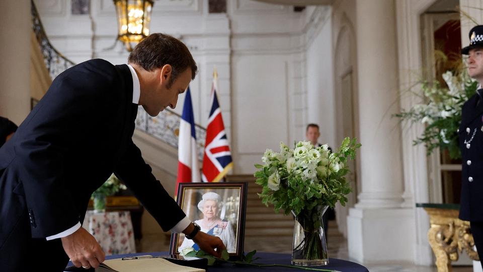 Mort d'Elizabeth II : Emmanuel Macron rend hommage à la reine dans un discours en anglais