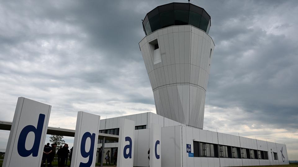 Aéroports : une grève des contrôleurs aériens prévue vendredi, un vol sur deux pourrait être annulé