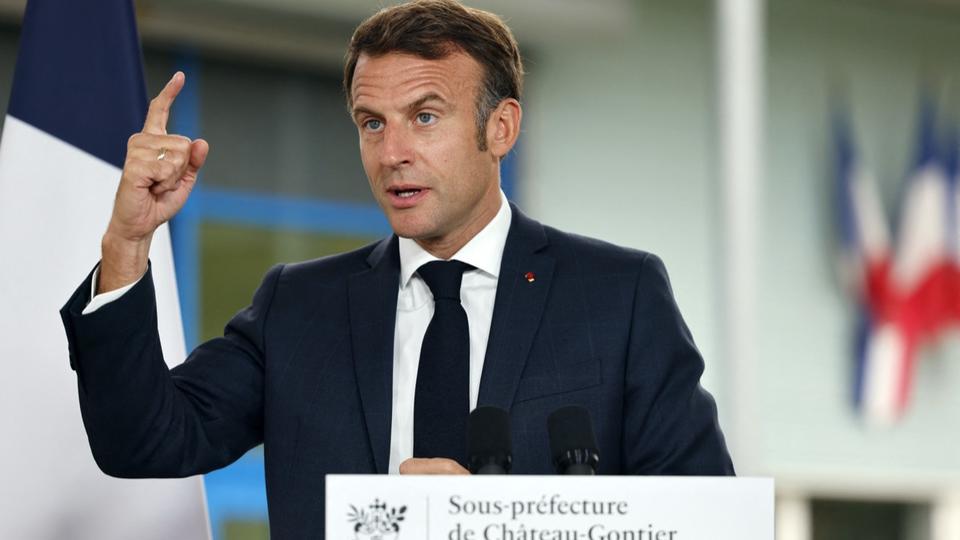 Pénurie de carburants : «Le blocage n'est pas une façon de négocier», estime Emmanuel Macron
