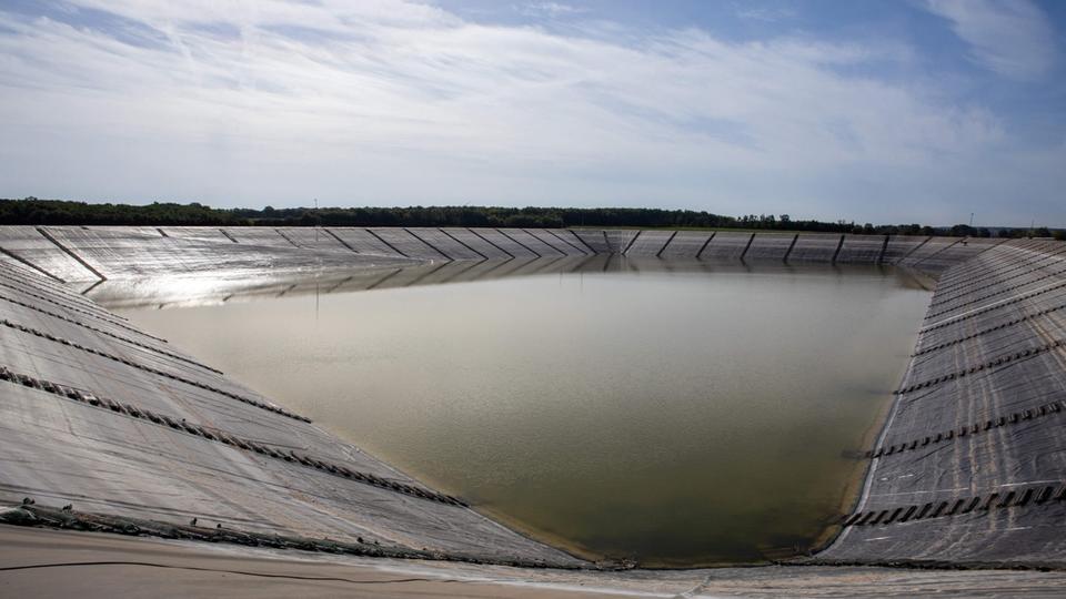 Deux-Sèvres : tout savoir sur les «méga-bassines», ces réservoirs géants d'eau que dénoncent les militants écologistes