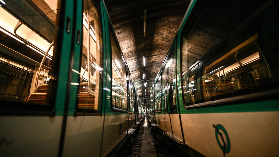 Paris : la ligne 6 du métro à l'arrêt après un droit de retrait des conducteurs
