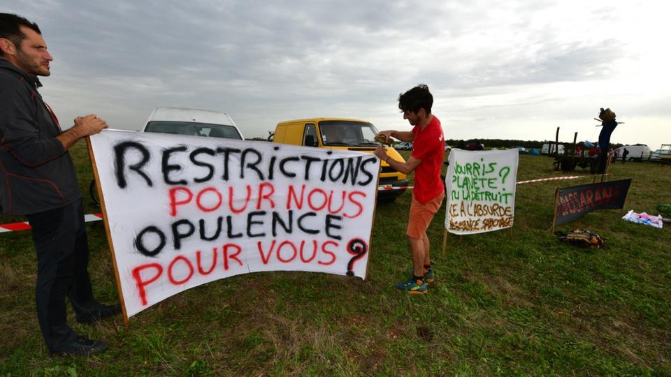 Deux-Sèvres : tensions entre opposants à la «méga-bassine» de Sainte-Soline et forces de l'ordre