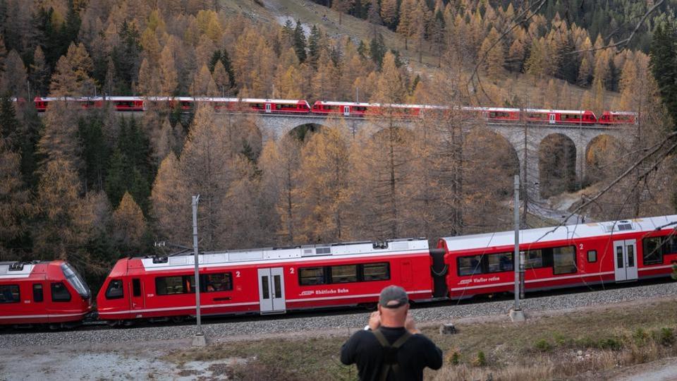Près de 2 kilomètres de long, la Suisse bat le record du plus long train du monde