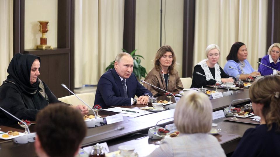 Guerre en Ukraine : Vladimir Poutine assure «partager la douleur» des mères de soldats russes tués à cause du conflit