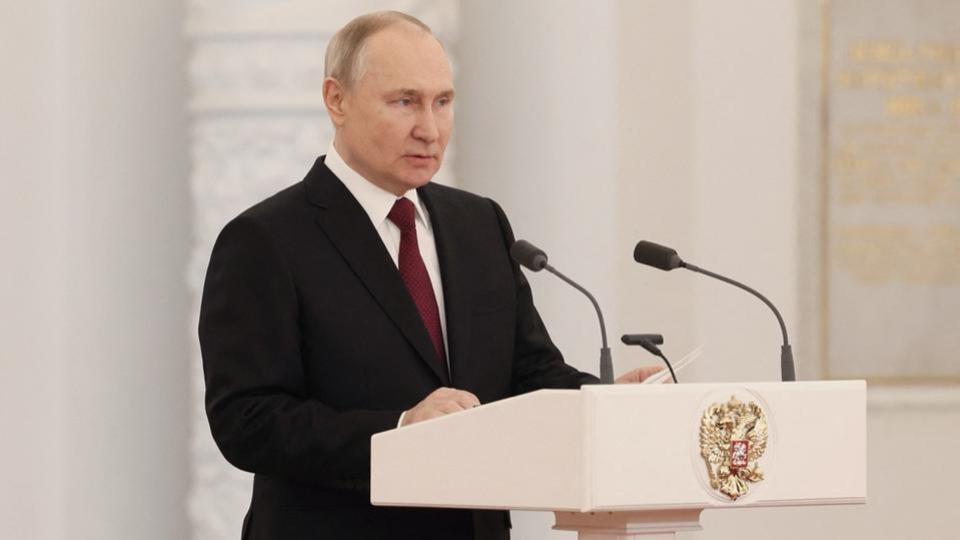 Guerre en Ukraine : Vladimir Poutine affirme que la Russie va continuer ses frappes contre les infrastructures énergétiques ukrainiennes