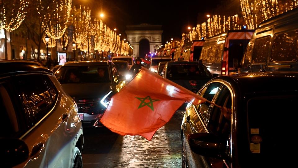 Sondage : 8 Français sur 10 contre l'interdiction des drapeaux étrangers en France lors des matchs de football