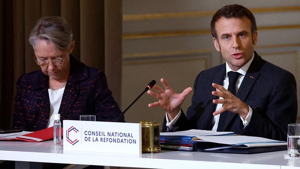 Retraites : la présentation de la réforme reportée au 10 janvier, annonce Emmanuel Macron