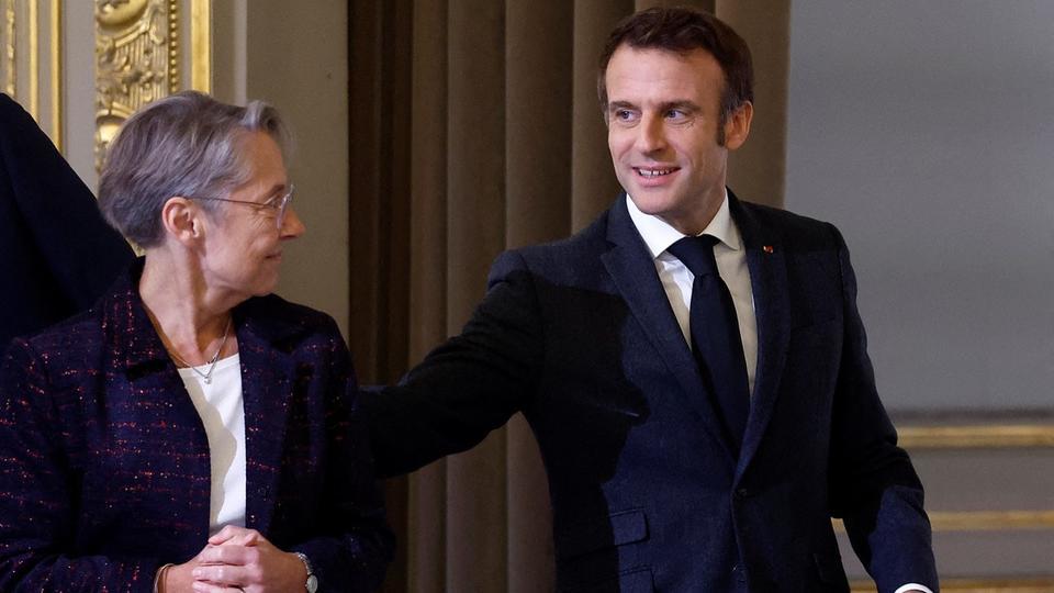 Retraites : Emmanuel Macron recevra Elisabeth Borne et les chefs de la majorité ce lundi à l'Elysée