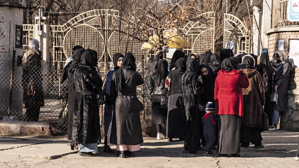 Afghanistan : la politique talibane à l'égard des femmes peut constituer un «crime contre l'humanité», selon le G7