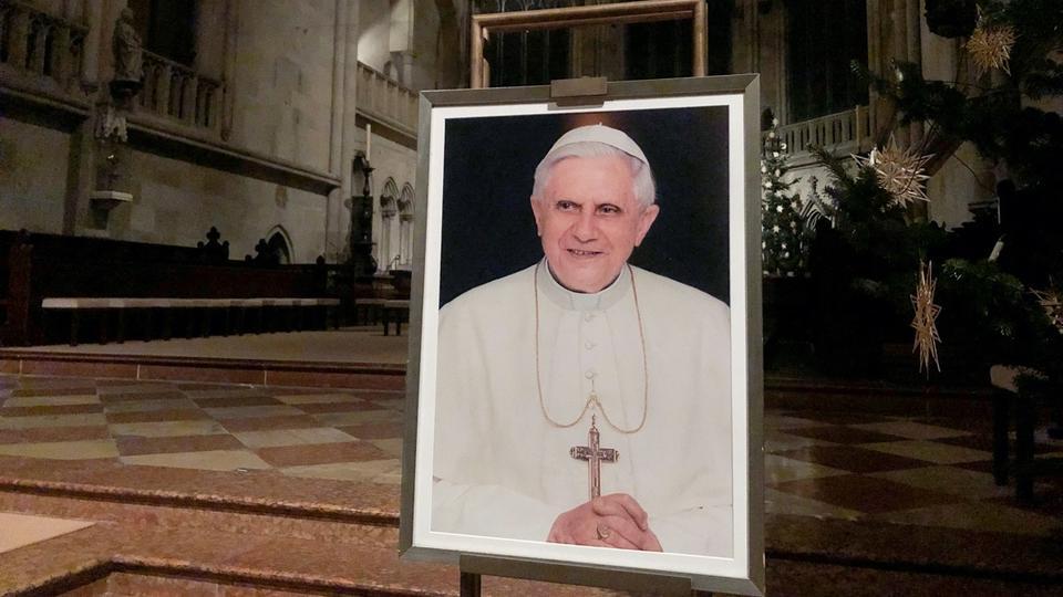Benoît XVI : l'ancien pape dans un état «stationnaire» selon le Vatican