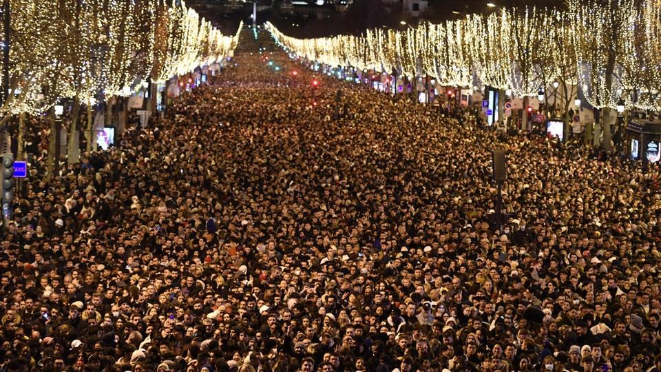 Nouvel an : un million de personnes sur les Champs-Elysées, selon la préfecture