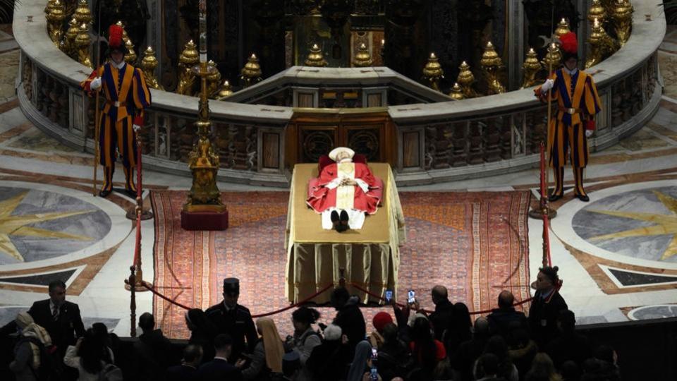 Funérailles de Benoît XVI : un dernier adieu au pape émérite ce jeudi au Vatican