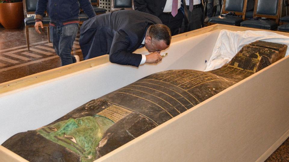Archéologie : les États-Unis rendent un sarcophage volé à l'Egypte