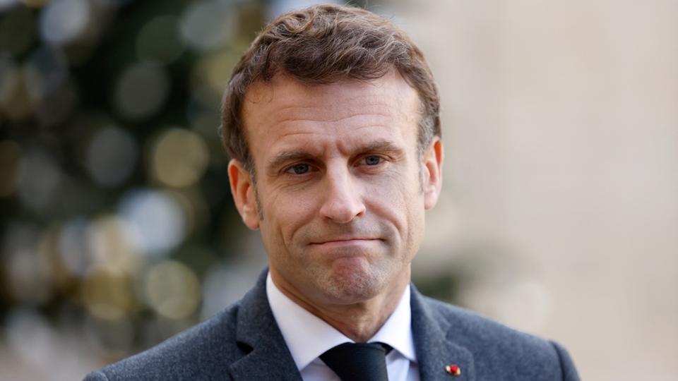 «Est-ce que tu as beaucoup de pognon ?» : l'interview d'Emmanuel Macron par des journalistes atteints de troubles autistiques fait le buzz