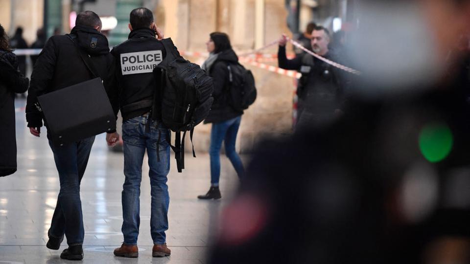 Attaque à la gare du Nord à Paris : le suspect mis en examen pour tentatives d'assassinats et écroué