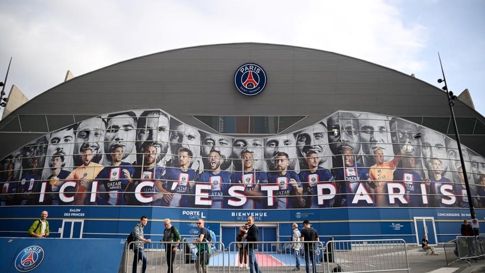 Football : pour Anne Hidalgo, le Parc des Princes «ne sera pas vendu» au Paris Saint-Germain