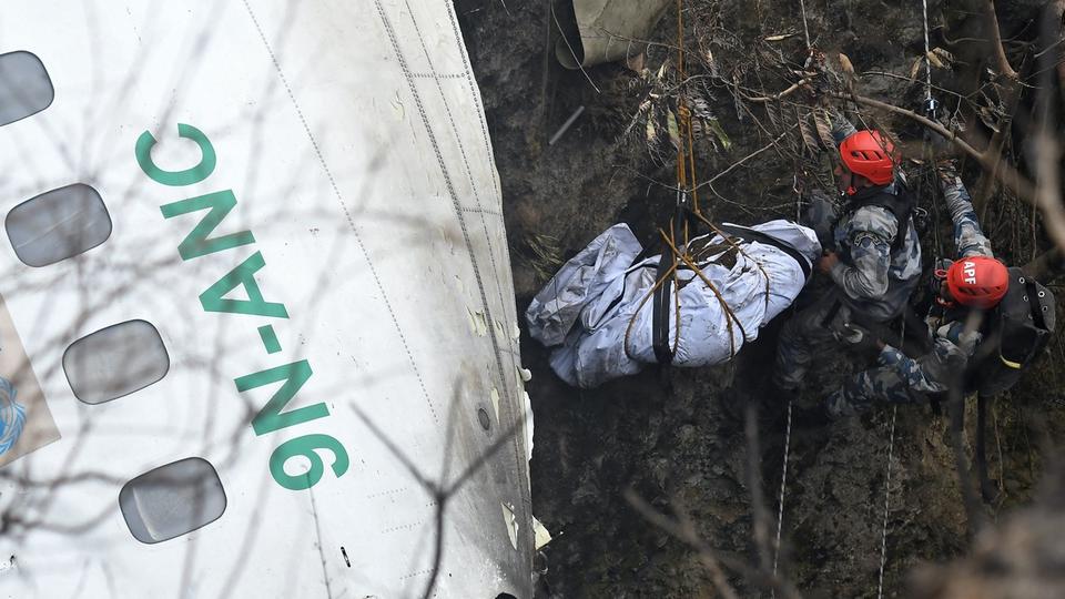 Crash d'un avion au Népal : ce que l'on sait sur l'accident qui a fait au moins 68 morts