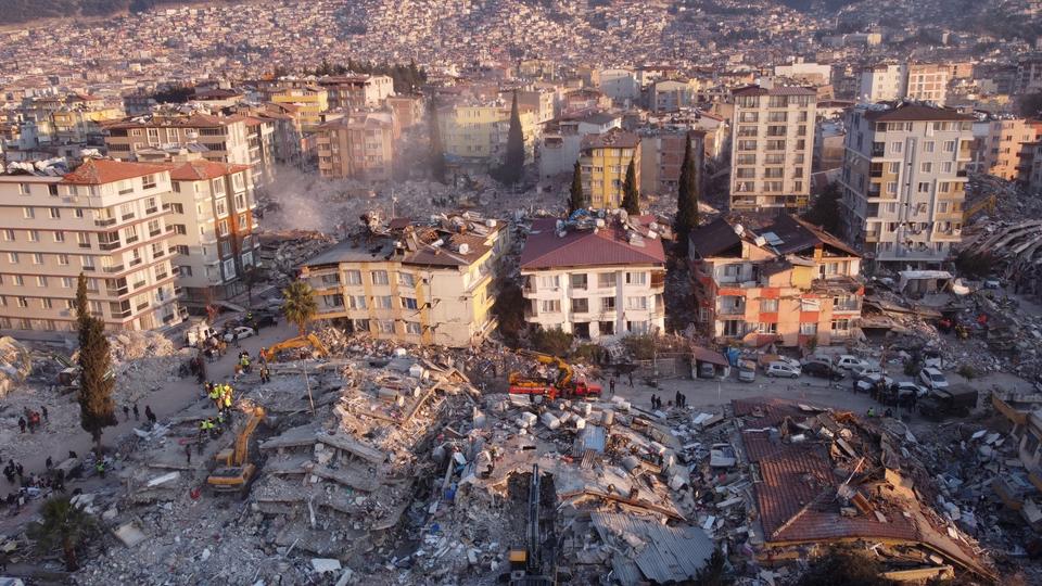 Séisme en Turquie et en Syrie : une femme et un enfant sortis vivants des décombres ce dimanche