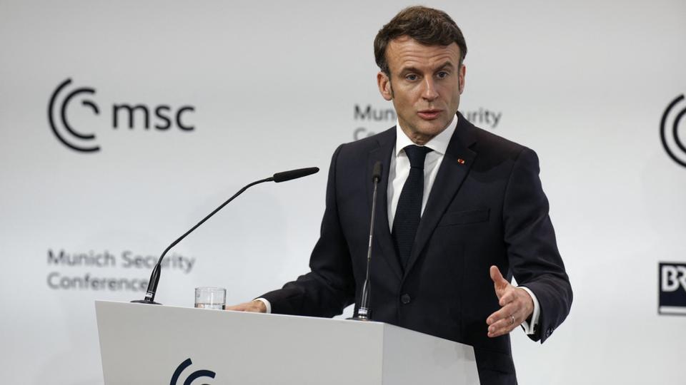 Emmanuel Macron : «La Russie ne peut ni ne doit gagner cette guerre contre l'Ukraine»