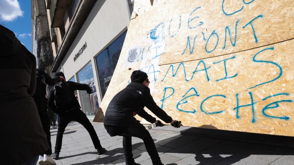 Retraites : 25.000 euros d'or volés par des manifestants à Rennes