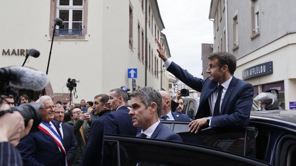 Déplacement d'Emmanuel Macron en Alsace : trois personnes seront jugées pour outrage