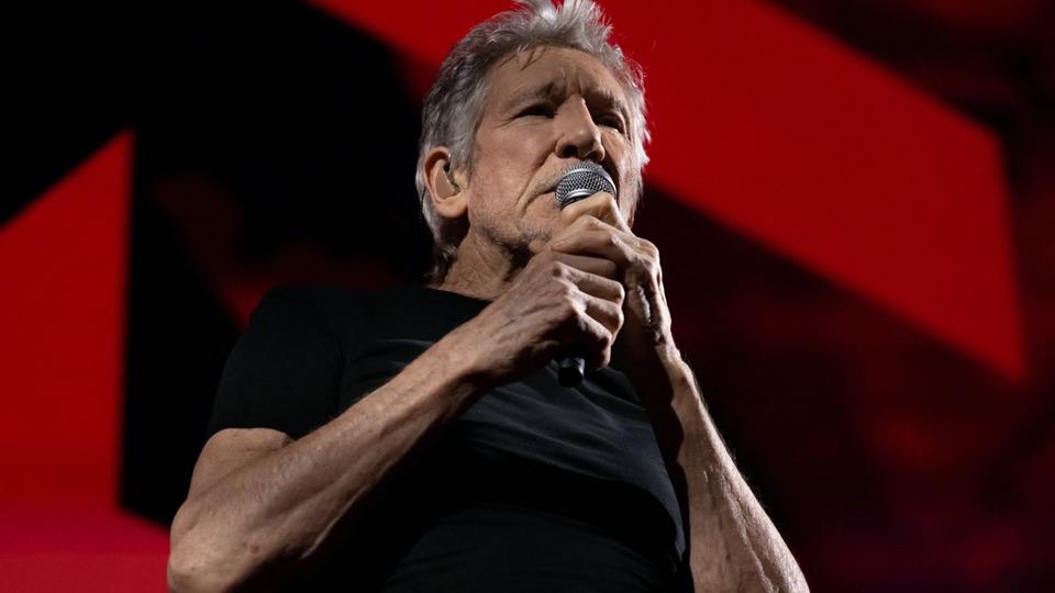 Roger Waters : la police allemande ouvre une enquête après le concert du chanteur à Berlin dans une tenue proche de celle des officiers SS