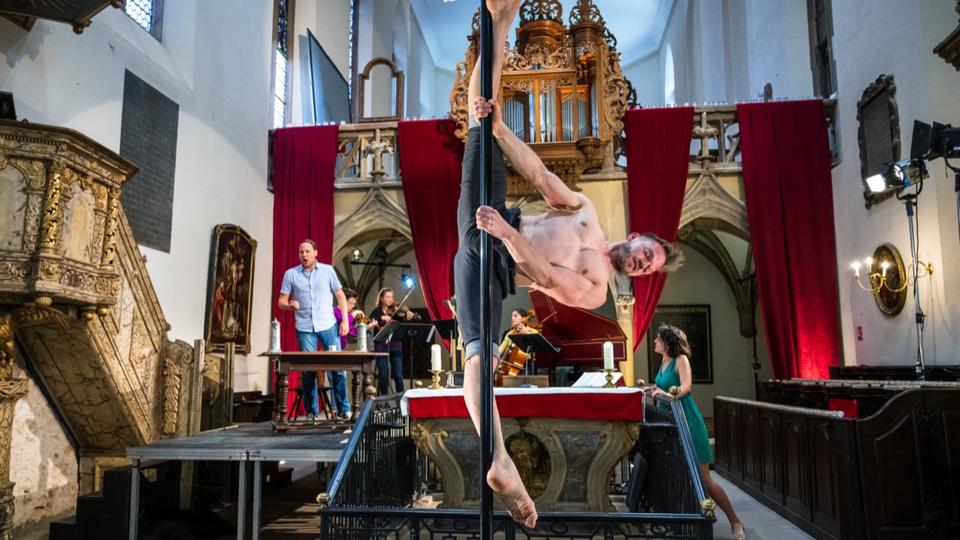 Strasbourg : une paroisse menacée après avoir accueilli un spectacle de pole dance