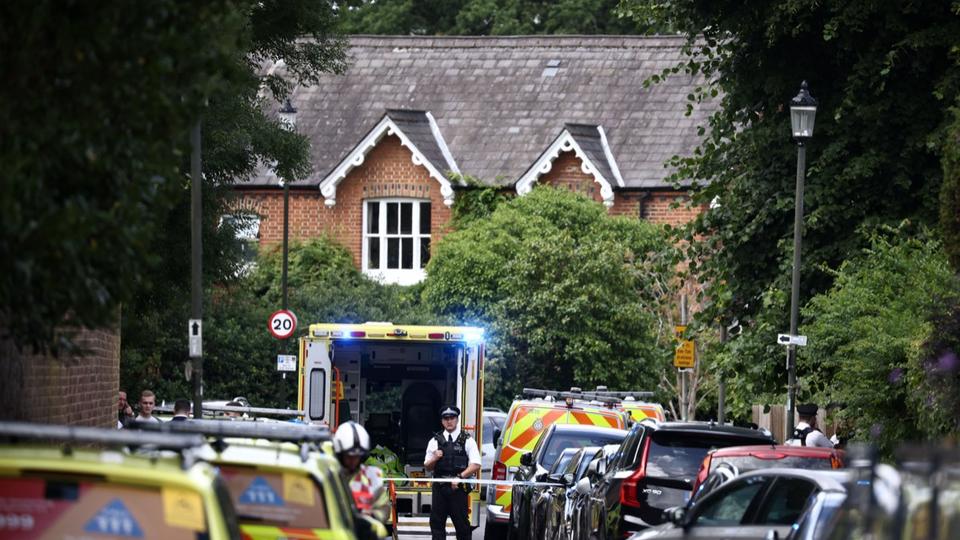 Royaume-Uni : une voiture fonce sur une école, tuant une fillette et blessant plusieurs enfants