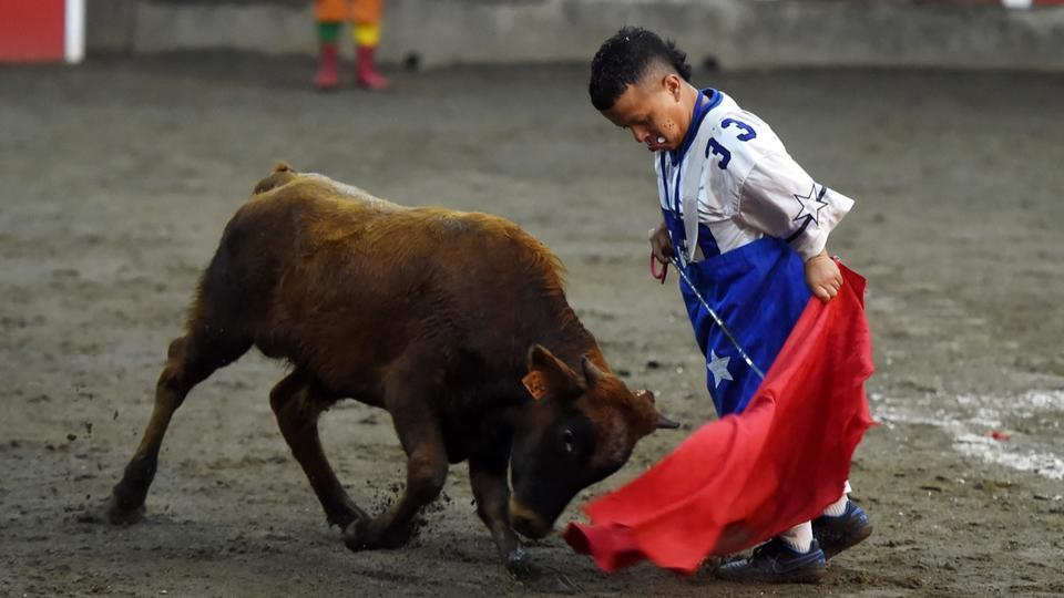 Cet étonnant spectacle de «nains toreros» interdit en Espagne est présenté en France