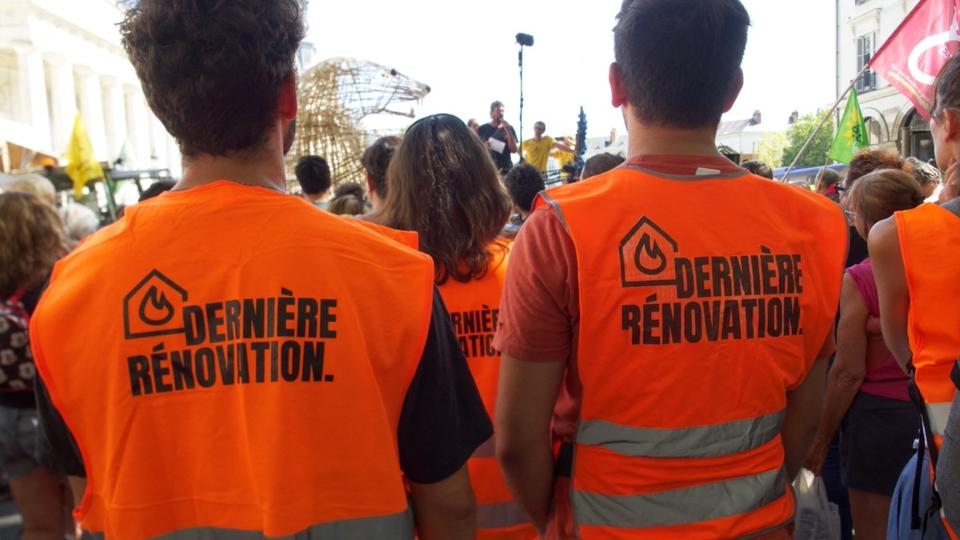 «Dernière Rénovation» : cinq militants accusés d'avoir dégradé la préfecture d'Indre-et-Loire fixés sur leur sort ce mardi