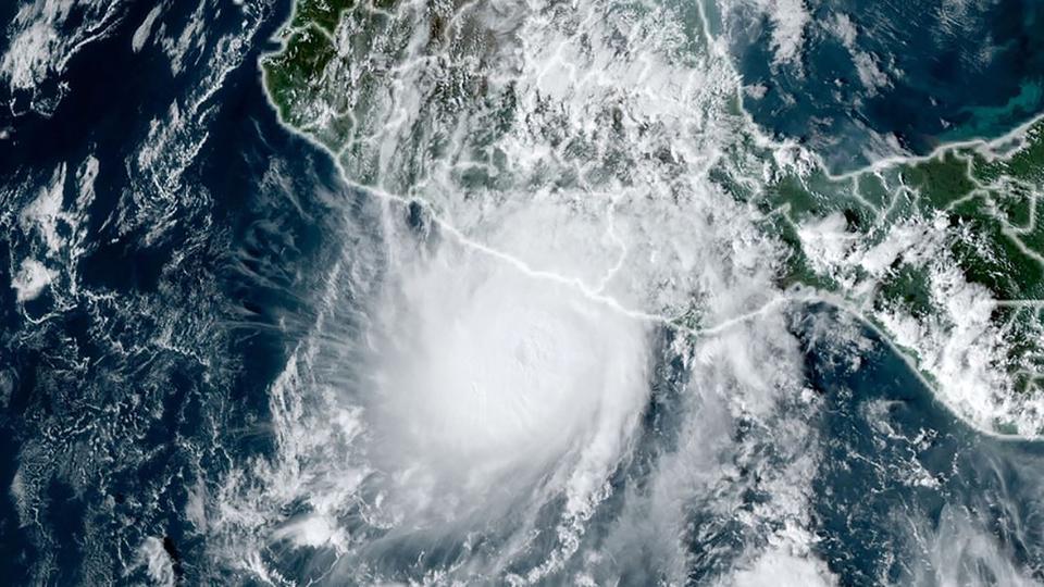Ouragan Otis : ce que l'on sait de la tempête de niveau 5 qui va toucher le Mexique