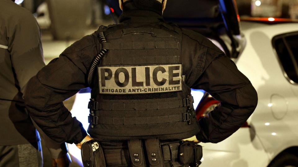 Rodez : il tente d'entrer dans un commissariat puis poignarde un homme à la gorge