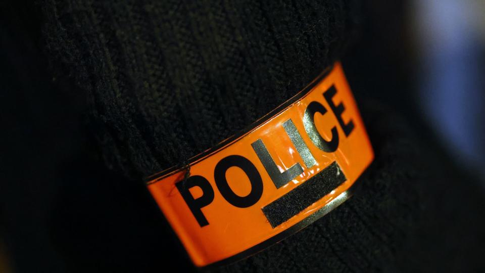 Paris : un commissaire de police hors service roué de coups par plusieurs individus au cours d'un vol