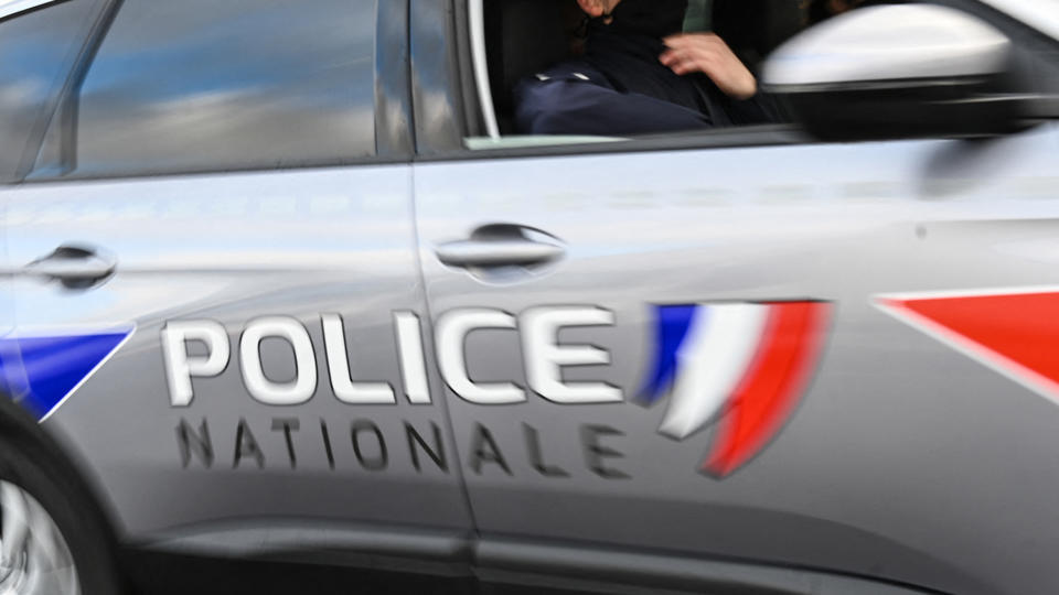 Refus d'obtempérer : un mineur de 16 ans grièvement blessé après avoir percuté à scooter un véhicule de police dans les Yvelines