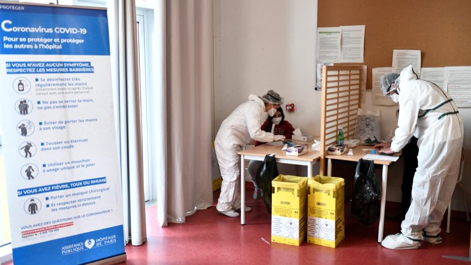 DIRECT - Coronavirus : Nouveau record de contaminations en France avec 232.200 nouveaux cas recensés