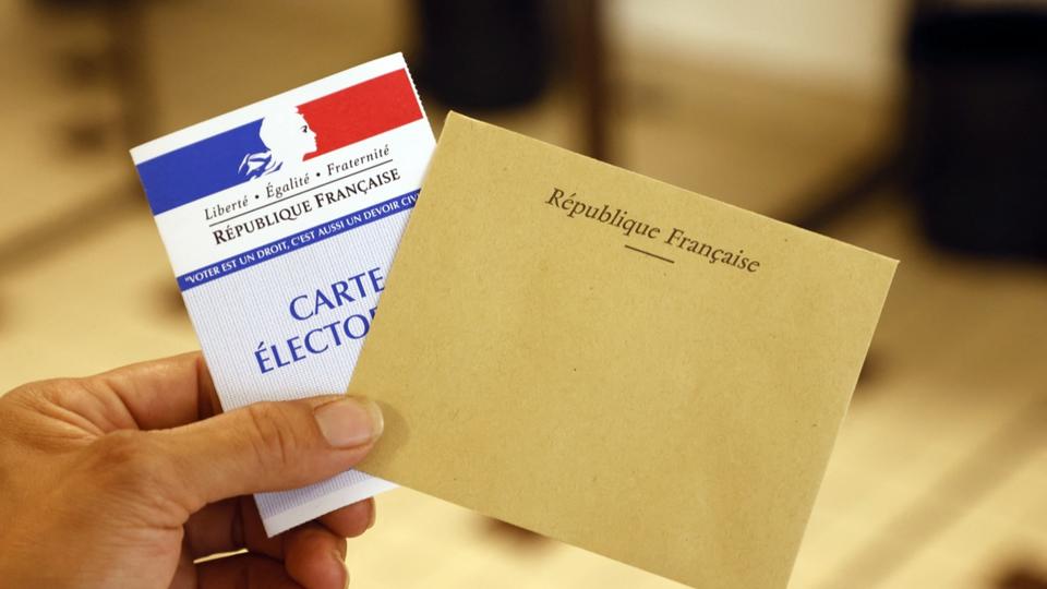Présidentielle 2022 : que va changer le QR code sur la carte électorale ?