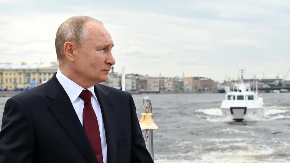 Grande parade de la marine russe : Vladimir Poutine en démonstration de force à Saint-Pétersbourg