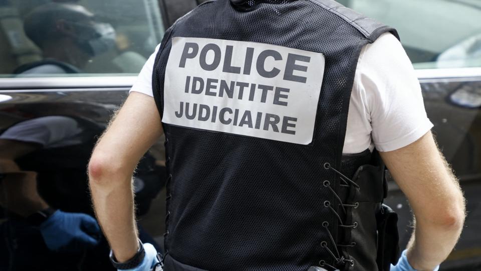 Grenoble : un homme retrouvé tué par balle dans une voiture en feu