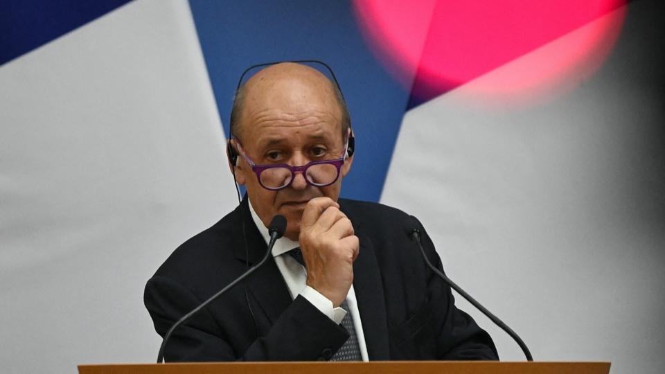DIRECT - Guerre en Ukraine : la France va expulser 35 diplomates russes