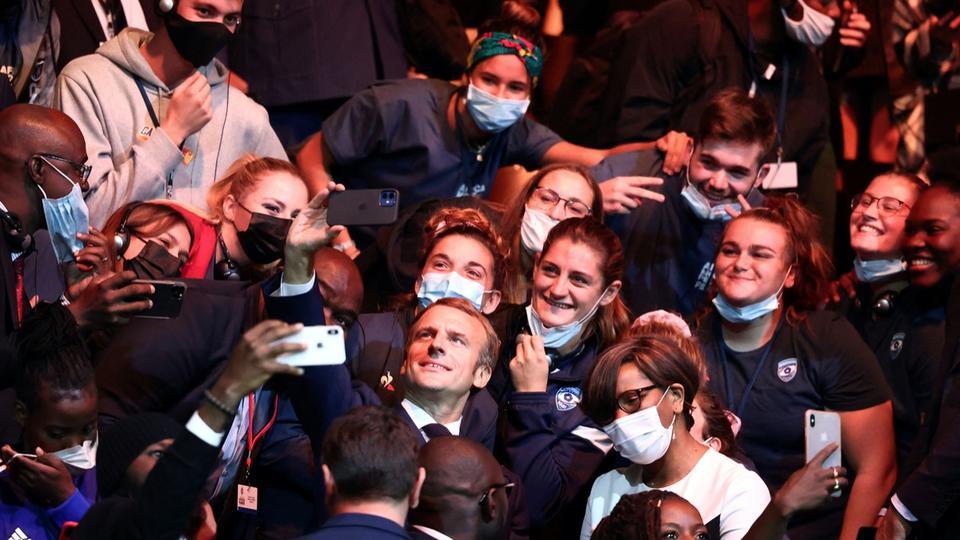 Présidentielle : Emmanuel Macron en tête chez les jeunes, devant Marine Le Pen